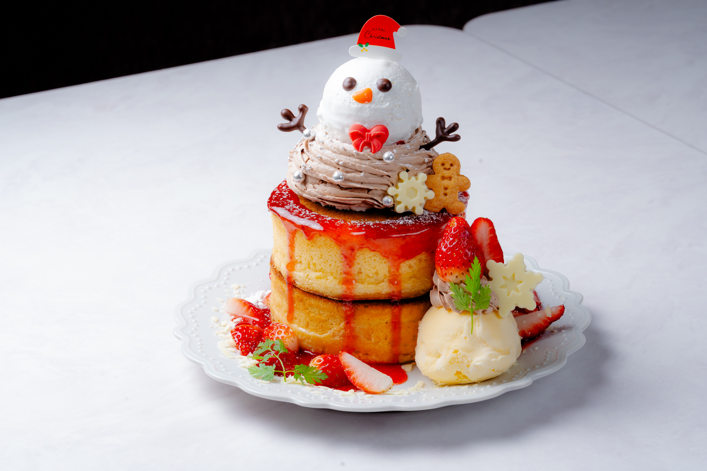 おめかし雪だるまのクリスマスホットケーキ